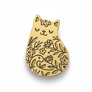 Retro Engraved Floral Chubby Cat Brooch Pin (Antique Gold Tone)
